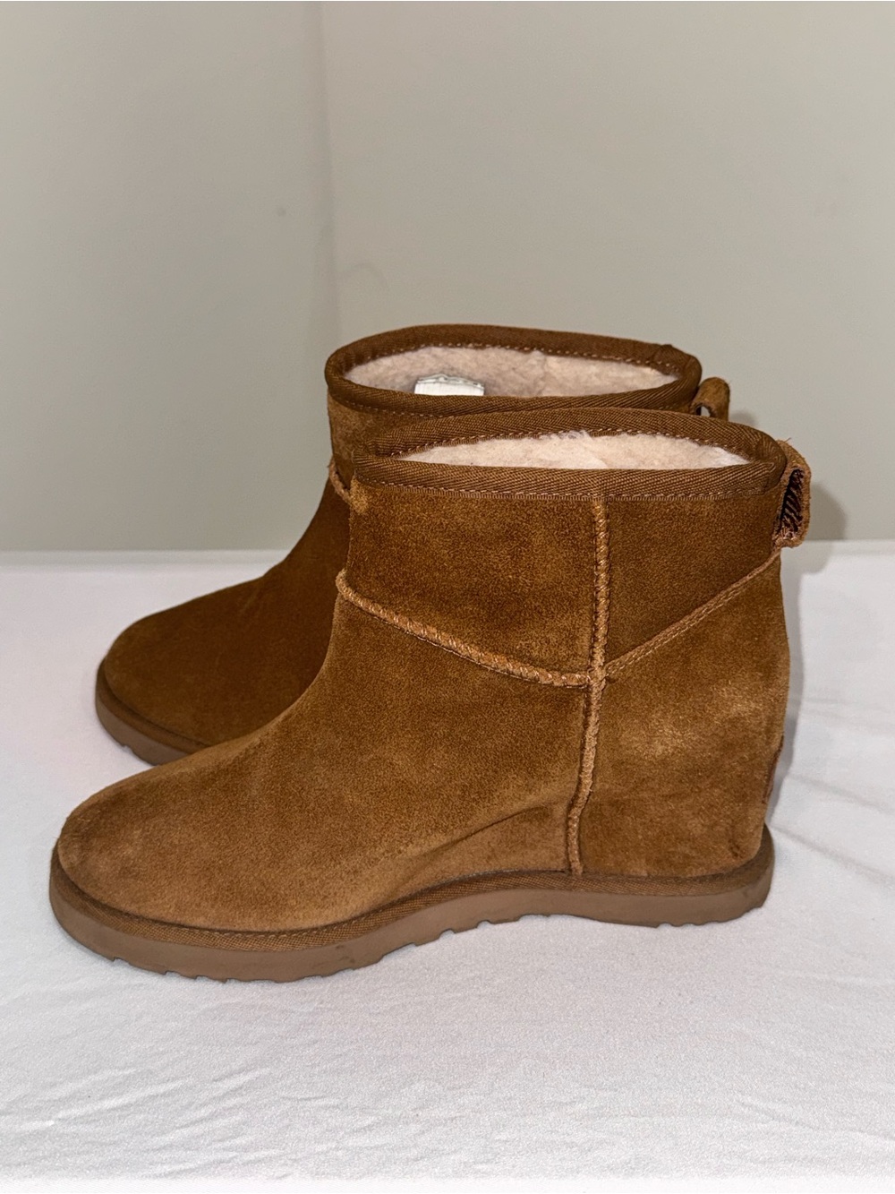 UGG Classic Femme Mini Wedge Boots Chestnut Suede Women’s Size 7 - Picture 3 of 9